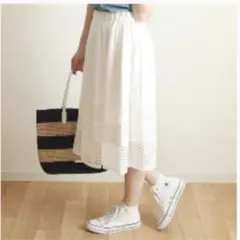 新品 送料込み✨ローン刺繍 フレアスカート