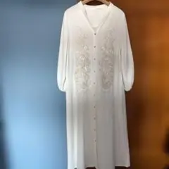 刺繍入りホワイト長袖シャツワンピース