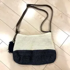 アイボリー ネイビー かごバッグ タッセル付き