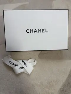 CHANEL ホワイトボックス リボン付き