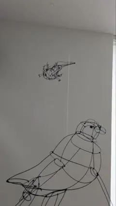 のんびりしてるウーパールーパーのワイヤーアート