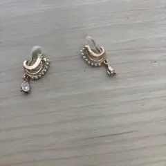 パールとクリスタルのゴールドイヤリング