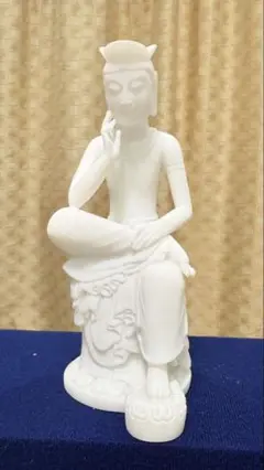 美しい弥勒菩薩