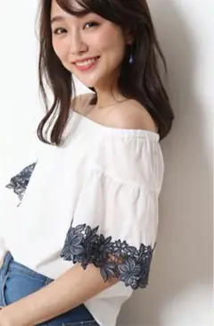 アプワイザーリッシェ　オフショルダー刺繍シャツ ホワイト/ネイビー