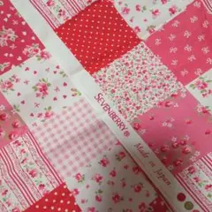 はぎれ　パッチワーク柄　セブンベリー　赤色　約100cm×50cm