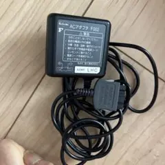 F002 ACアダプタ　ドコモ　動作未確認