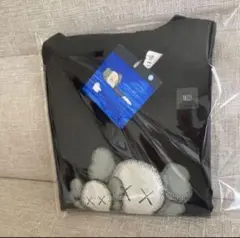 UNIQLO ユニクロ カウズ KAWS Tシャツ　ブラック