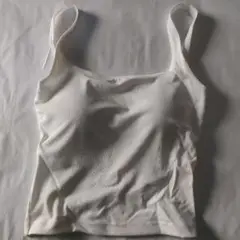 ホワイト タンクトップ パッド付き