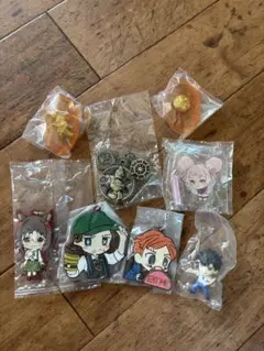 ガチャ　キャラクターアクリルキーホルダー8個セット