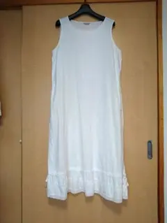 ホワイト ノースリーブ ワンピース
