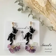 ▪ブラックぶら下がり猫チャーム×花束❀.*・゜チャームピアス／イヤリング