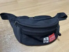 ブラック ボディバッグ　マンハッタンポーテージ　チャムス