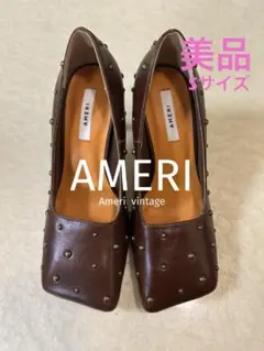 美品★ TRAPEZOID CUT STUDS PUMPS