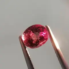 カラーチェンジガーネット0.86ct(6.0×5.0×3.4㎜)宝石ルース
