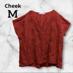 Cheek チーク　刺繍入りレッドトップス Mサイズ　着回し抜群　おしゃれ　綺麗