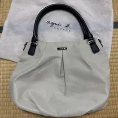 ベージュ　ショルダーバッグ