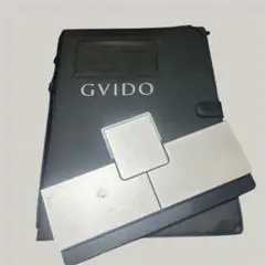 GVIDO（グイド）　牛革カバーレッド　2画面電子ペーパー端末 2画面電子ペーパー楽譜端末「GVIDO」は18万円。山野楽器本店や