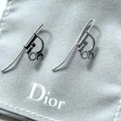 Christian Dior ロゴ シルバー ピアス