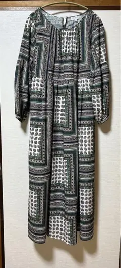 ロングワンピース　長袖　個性的