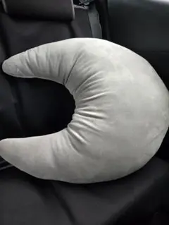 グレー 三日月型 抱き枕　サロンクッション　クッション　大きめ