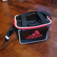 adidasの保冷バッグ