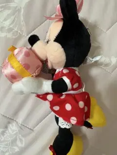 ミニーぬいぐるみキーホルダー2023限定バージョン　ぬいぐるみバッジ　ぬいバ