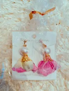 花びら　イヤリング RommyJohn ハンドメイド