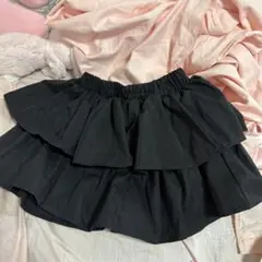 黒フリルスカート
