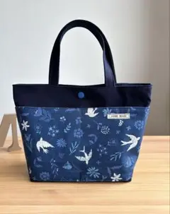 【ハンドメイド】ポケットいっぱい　トートバッグ　花　鳥　ダークブルー