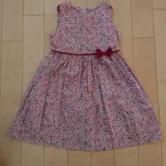 花柄ノースリーブワンピース（赤いリボン付き）
