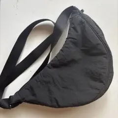黒 半月型 ショルダーバッグ