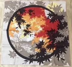 タペストリー　秋　紅葉　もみじ　トンボ　壁掛け　丸窓デザイン　有職