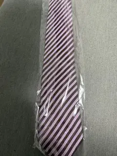 Aquascutum 紫茶ストライプ ネクタイ。