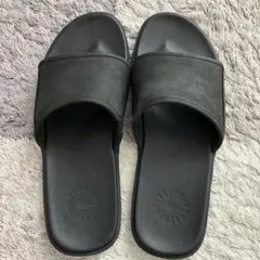 UGG ブラック スライドサンダル