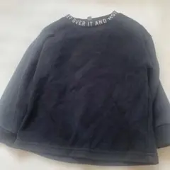 黒の長袖トレーナー