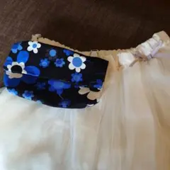 ハンドメイド移動ポケット　蓋付き　マチ付き　黒地に青と白の花柄