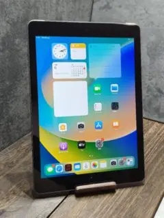 iPad 第6世代　32GB タブレット 819