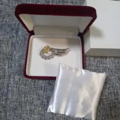 ブローチ