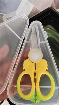 赤ちゃん用爪切り イエローとグリーン