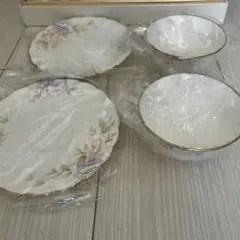 ノリタケ　Noritakeボーンチャイナ　花柄ティーカップ・ソーサーセット
