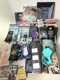 (未開封あり・約60点) SHINee CD ペンライト　グッズ　他　セット