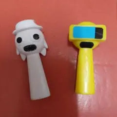 白い帽子のキャラクターと黄色いフィギュアセット