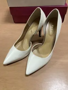 【美品】RANDA オフホワイト ポインテッドトゥ ハイヒール　23.5cm 白
