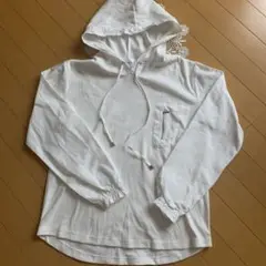 パーカーホワイト　変わりデザイン