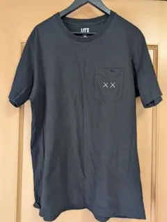 UNIQLO KAWS コラボ Tシャツ XL ブラック　古着扱い