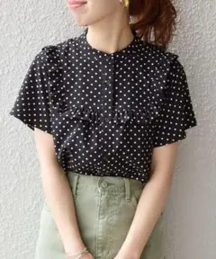 極美品✨　黒❤️　ヨーク フリル スタンドカラー フレンチスリーブ ブラウス◇