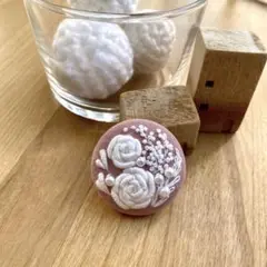 269 ハンドメイド 手刺繍 ヘアゴム / ブローチ