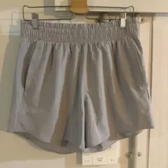 アンダーアーマー　ライトグレー ウエストゴム ショートパンツ XL