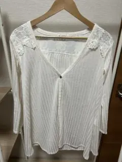 axes femme レース付きホワイト長袖カーディガン