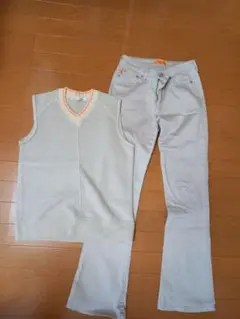 ベストとチノパンのセット